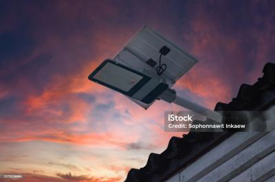 Ánh Sáng Giữ An Toàn – Đèn Năng Lượng Mặt Trời Trong Bảo Vệ Không Gian Sống Ban Đêm