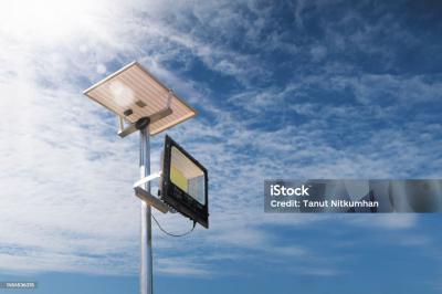 Biến Bể Bơi Thành Tuyệt Tác Với Đèn Năng Lượng Mặt Trời