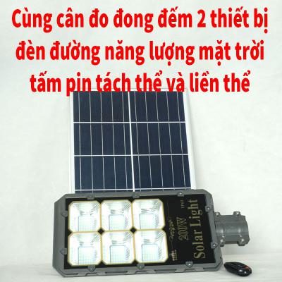 Cùng cân đong đo đếm 2 thiết bị đèn đường dùng năng lượng của mặt trời tấm pin tách thể và liền thể