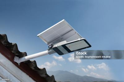 Đèn Đường Năng Lượng Mặt Trời 300W FSW: Thông Số Kỹ Thuật và Ưu Điểm Nổi Bật