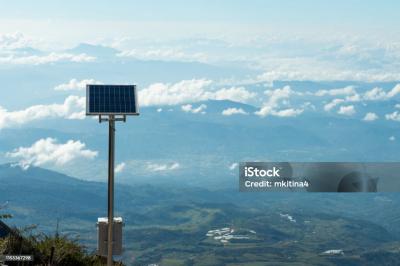 Đèn Năng Lượng Mặt Trời Cho Lối Đi Núi – Giải Pháp Chiếu Sáng Bền Vững Giữa Thiên Nhiên