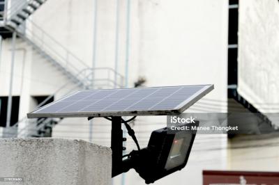 Đèn Năng Lượng Mặt Trời Cho Nhà Xưởng: Lợi Ích & Giải Pháp Chiếu Sáng Tối Ưu