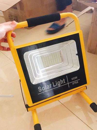 Đèn năng lượng  mặt trời xách tay là gì?