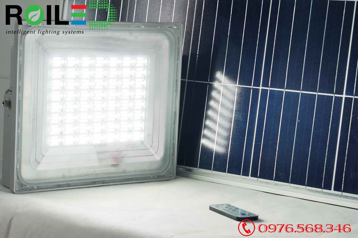 Đèn pha năng lượng mặt trời 300W cao cấp Roiled RL-P300