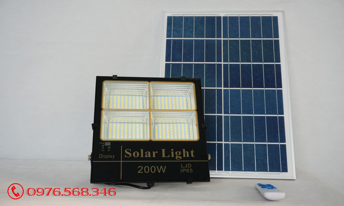 Đèn pha năng lượng mặt trời 3 màu ánh sáng Roiled BM-200W