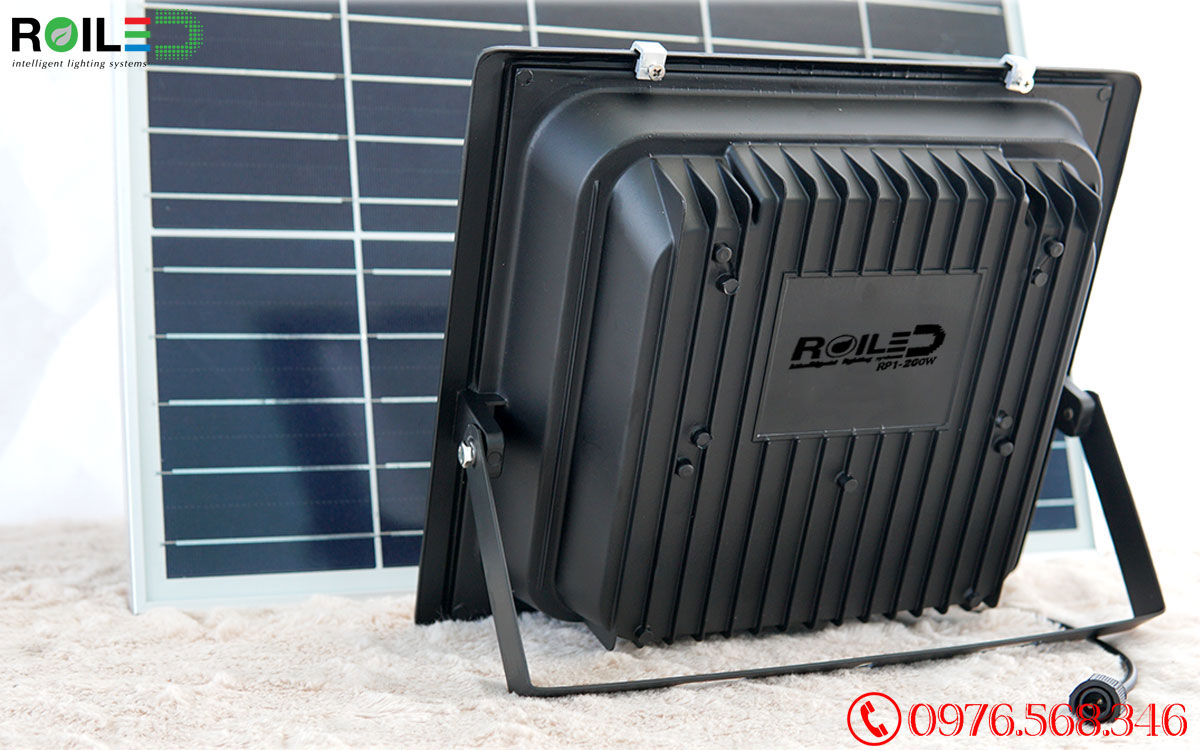 Đèn pha năng lượng mặt trời giá rẻ 200W Roiled - RP1-200W