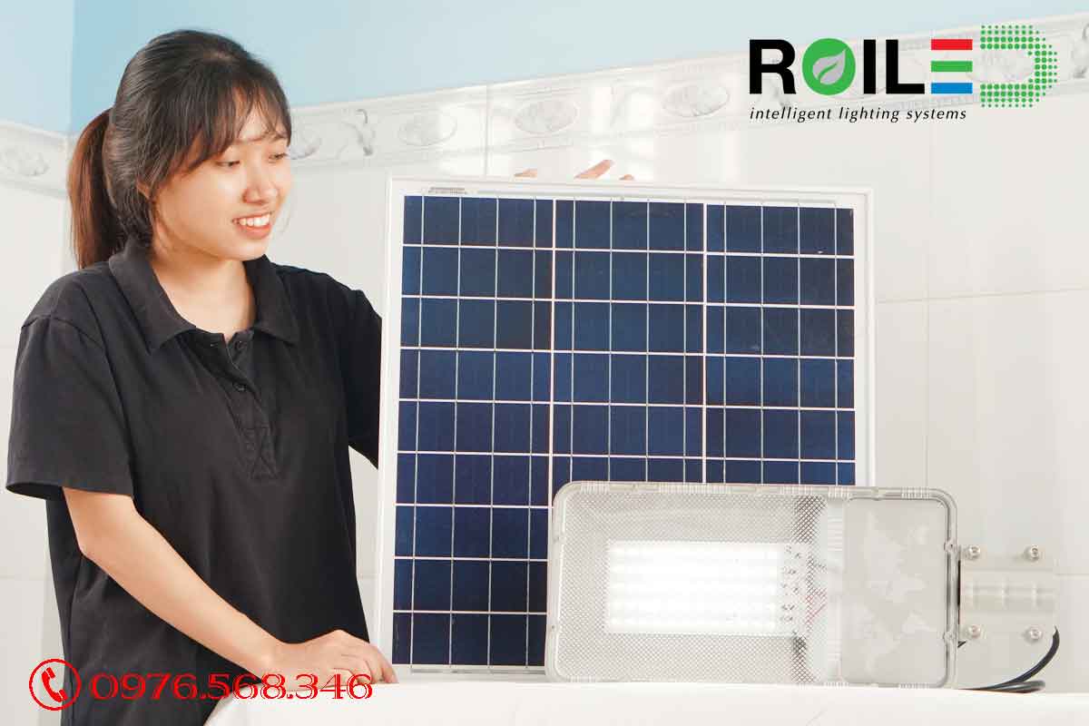 Đèn đường năng lượng mặt trời 200W cao cấp Roiled RL-D200