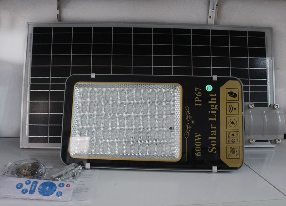 Đèn đường năng lượng mặt trời 600W cao cấp BTM-JD600 giá rẻ