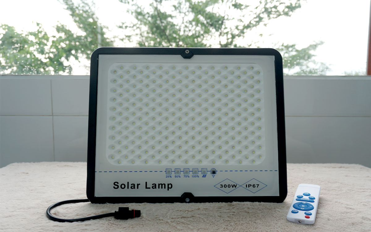 Đèn pha năng lượng mặt trời LM 300w – Solar Light LM 300W