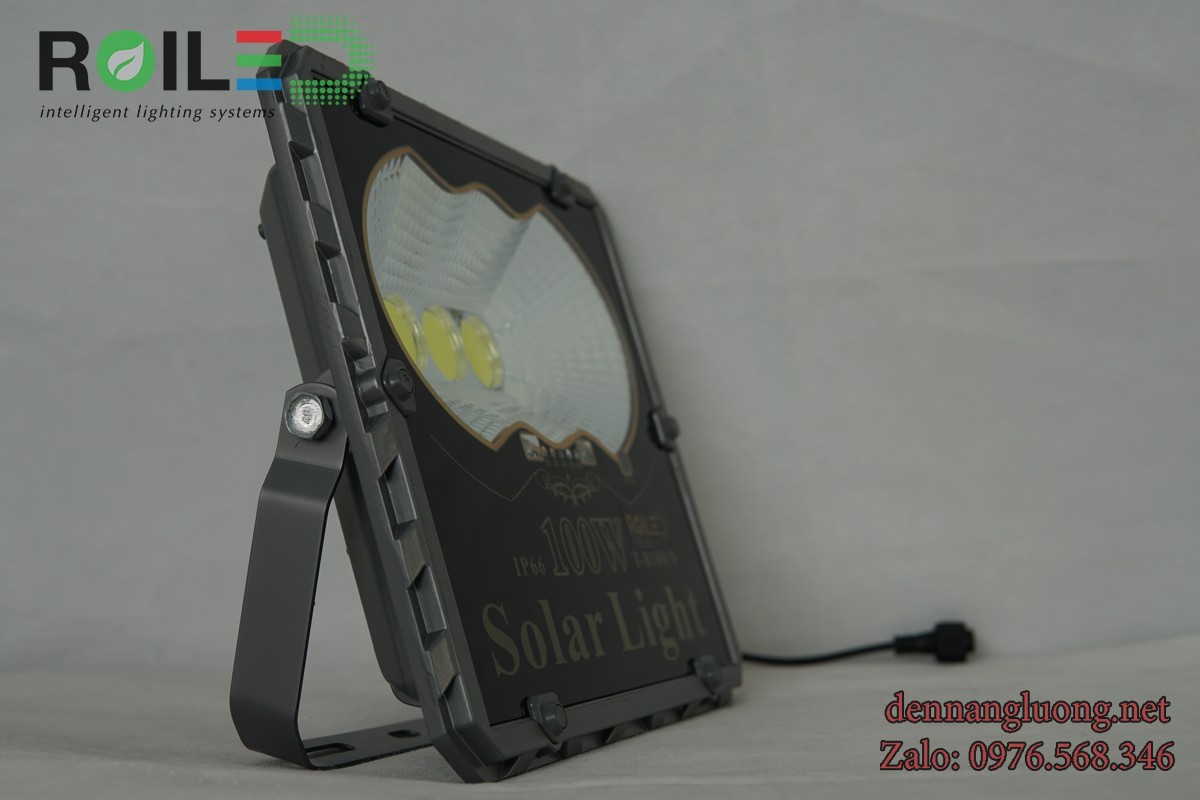 Đèn pha năng lượng mặt trời giá rẻ 100W Roiled - PC100W