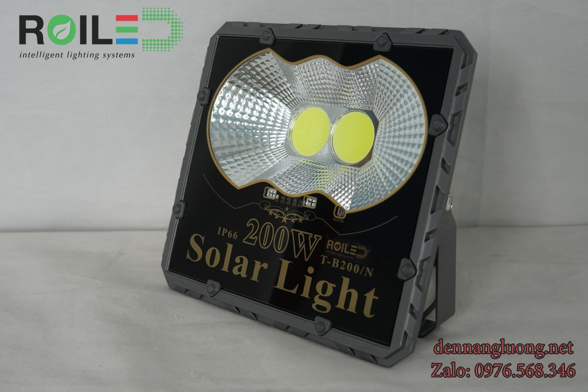 Đèn pha năng lượng mặt trời giá rẻ 200W Roiled - PC200W