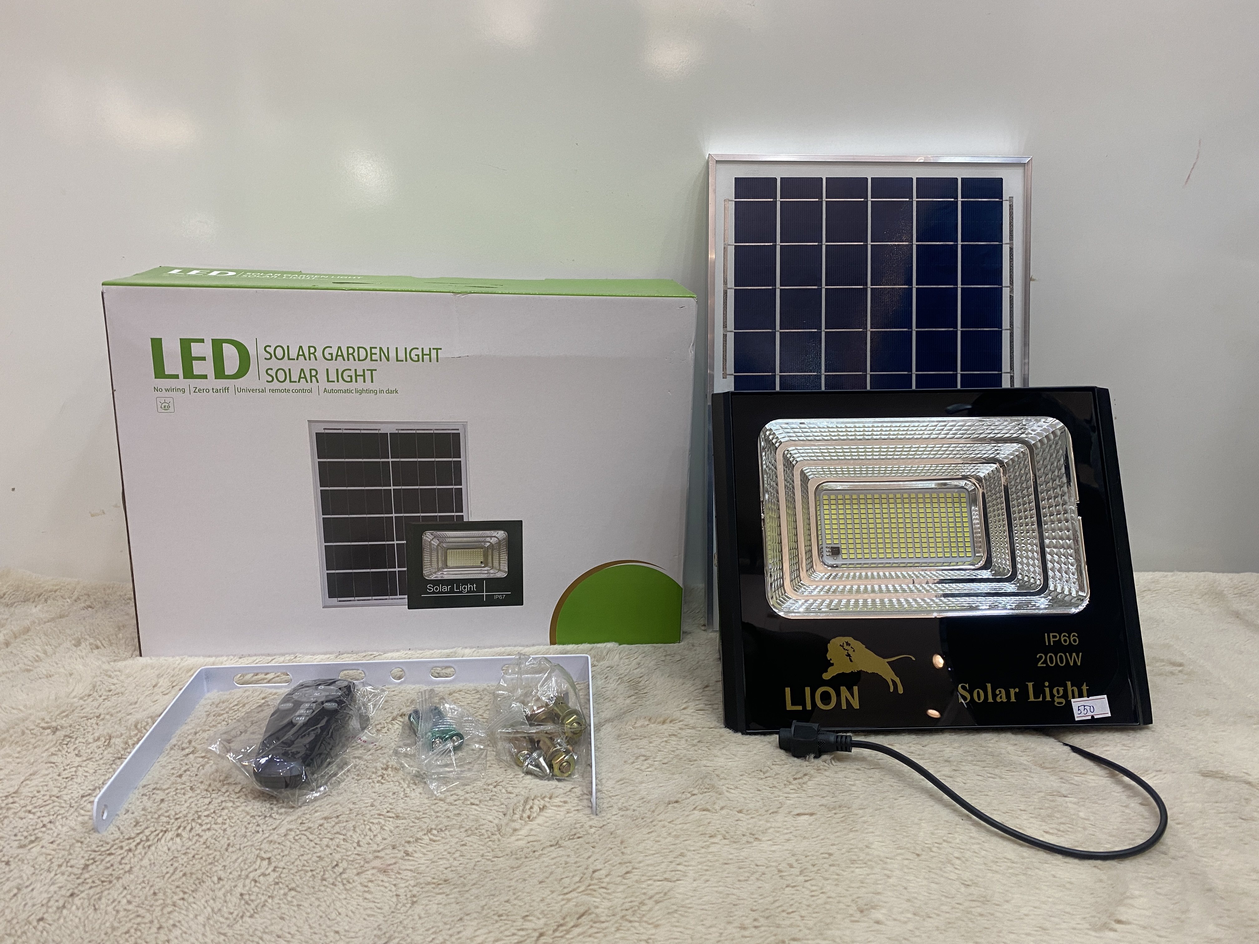 Đèn pha năng lượng mặt trời giá rẻ