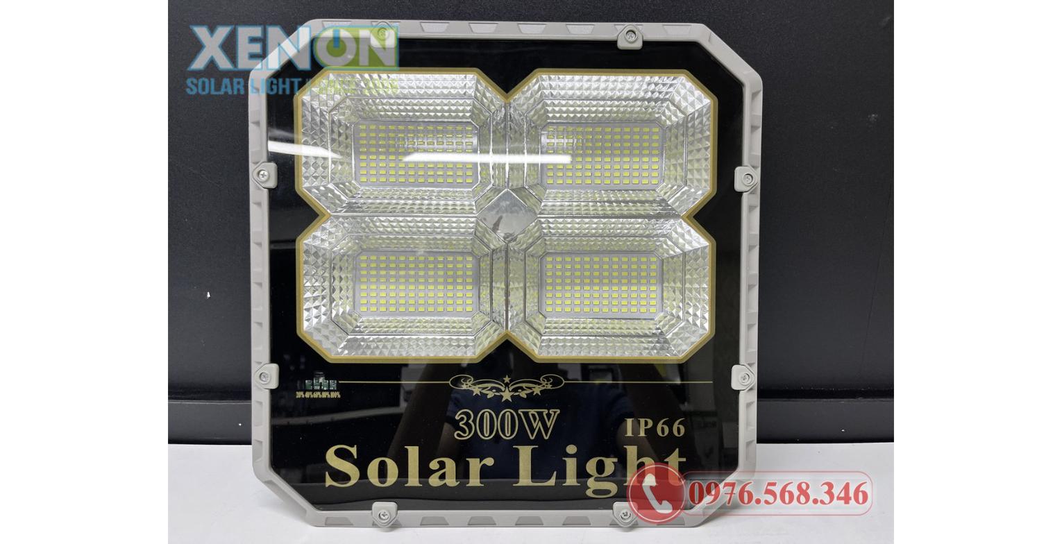 Đèn pha năng lượng mặt trời 300W TR 4 Ô Vuông