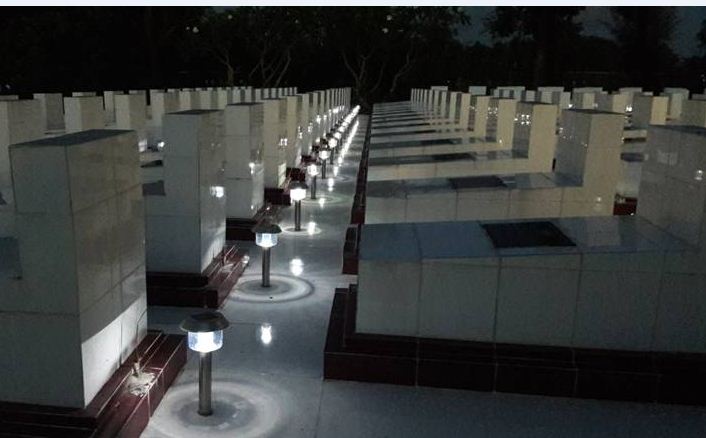 Đèn bắt nghĩa trang